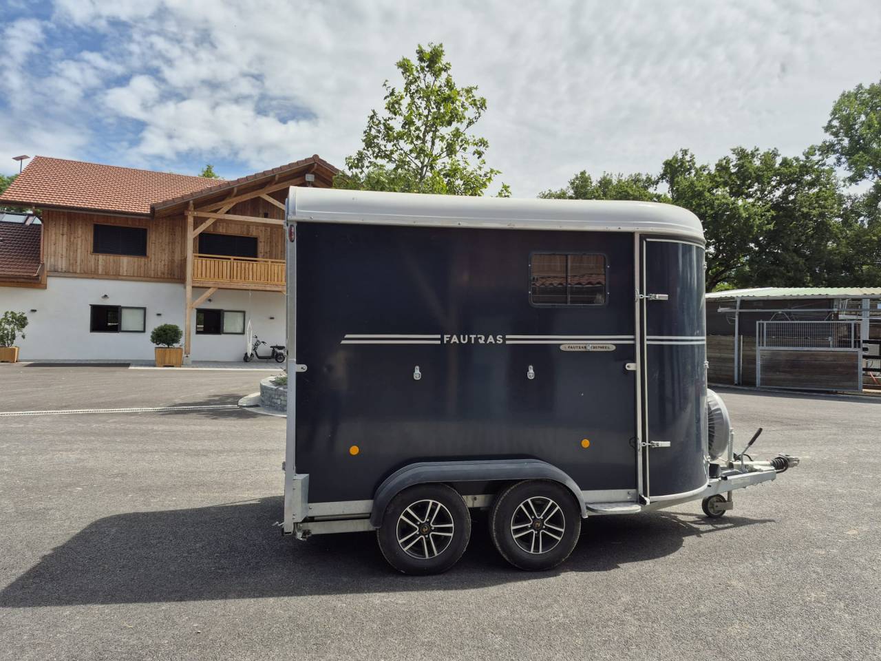 Horse trailer Fautras Oblic trophé Stall 2 Stalls 2024 Used