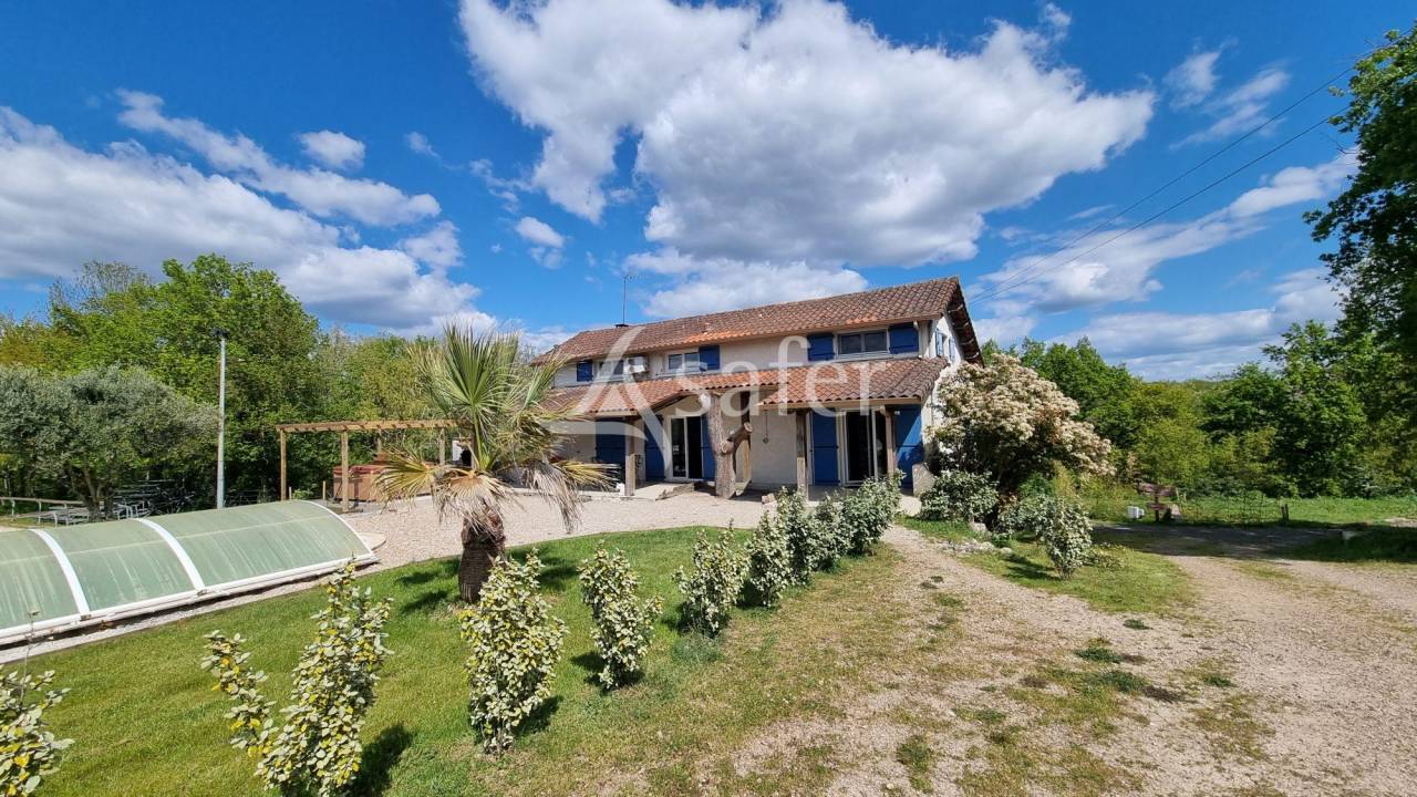 Equestrian property  tarn