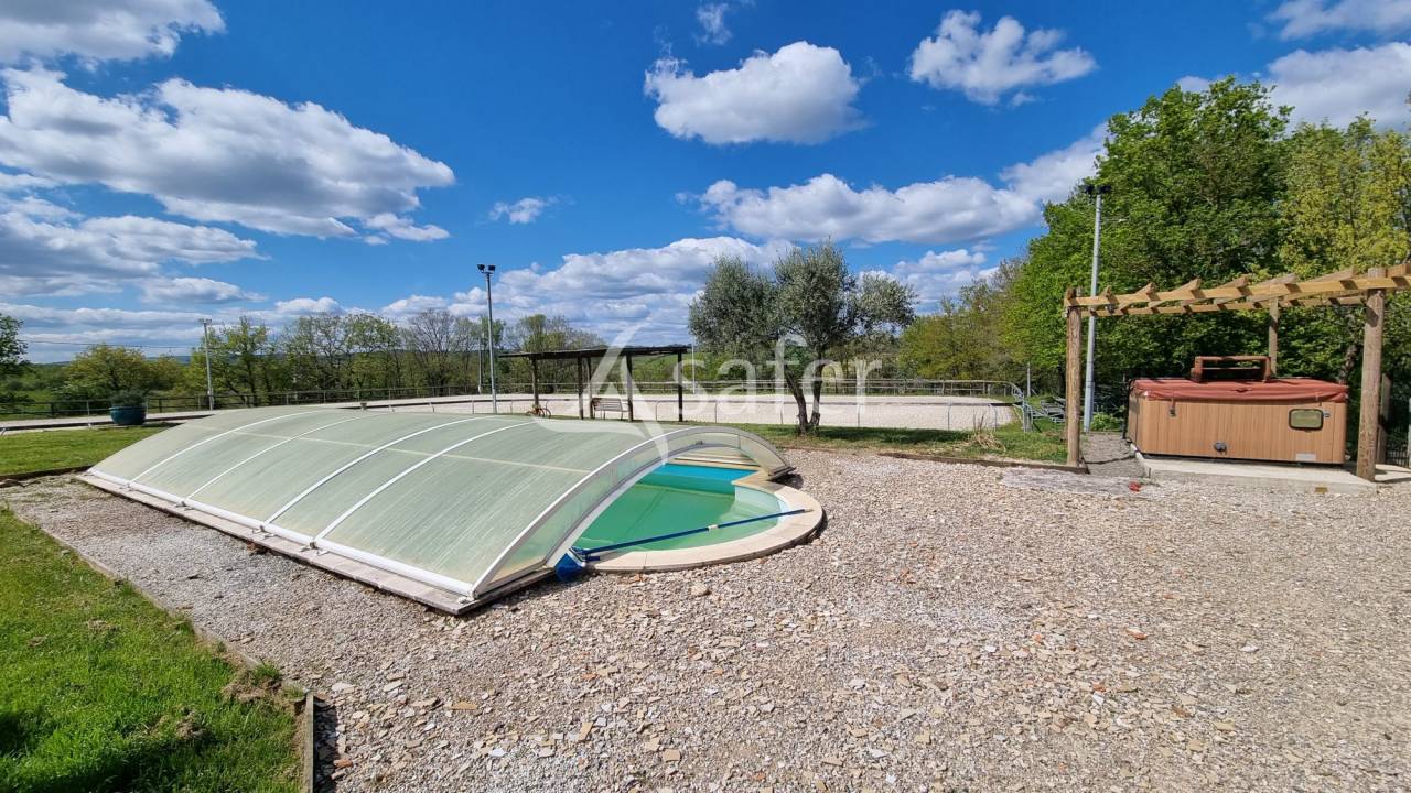 Equestrian property  tarn