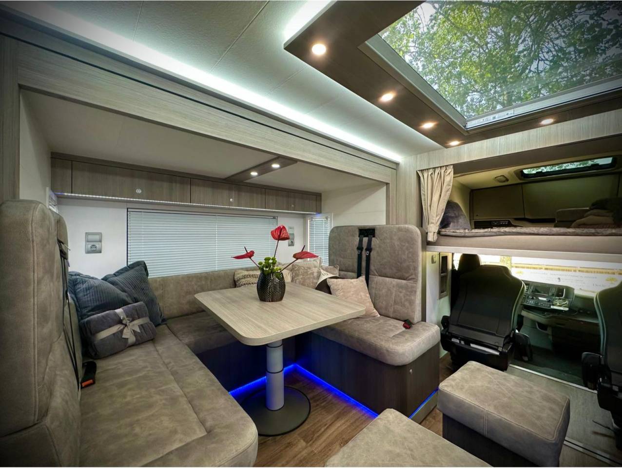 New build Scania Premium Luxury 26-tonne EQ-built horse