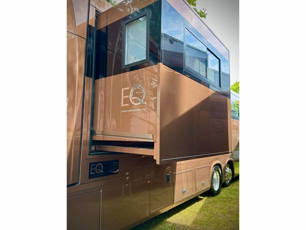 New build Scania Premium Luxury 26-tonne EQ-built horse