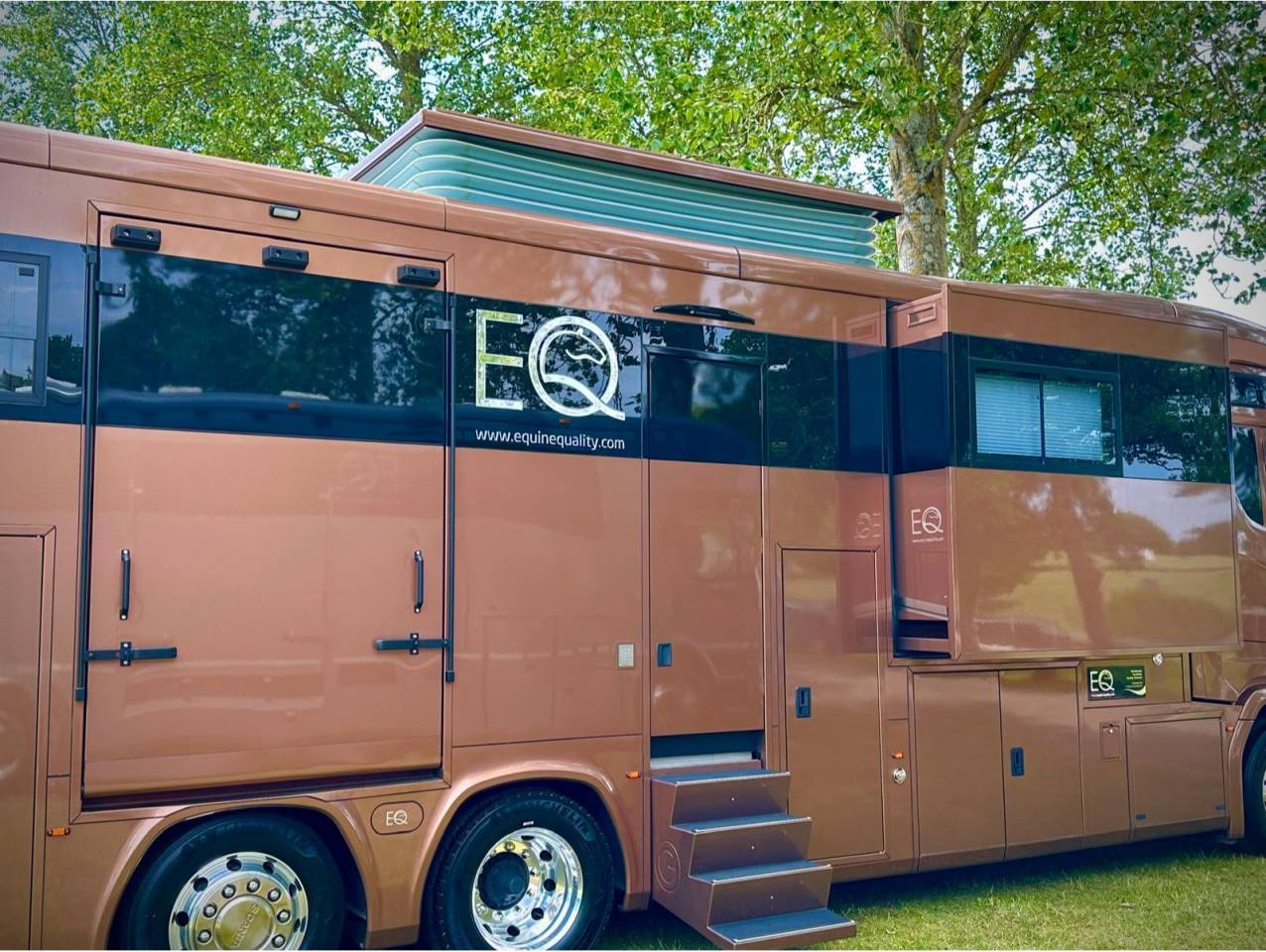 New build Scania Premium Luxury 26-tonne EQ-built horse