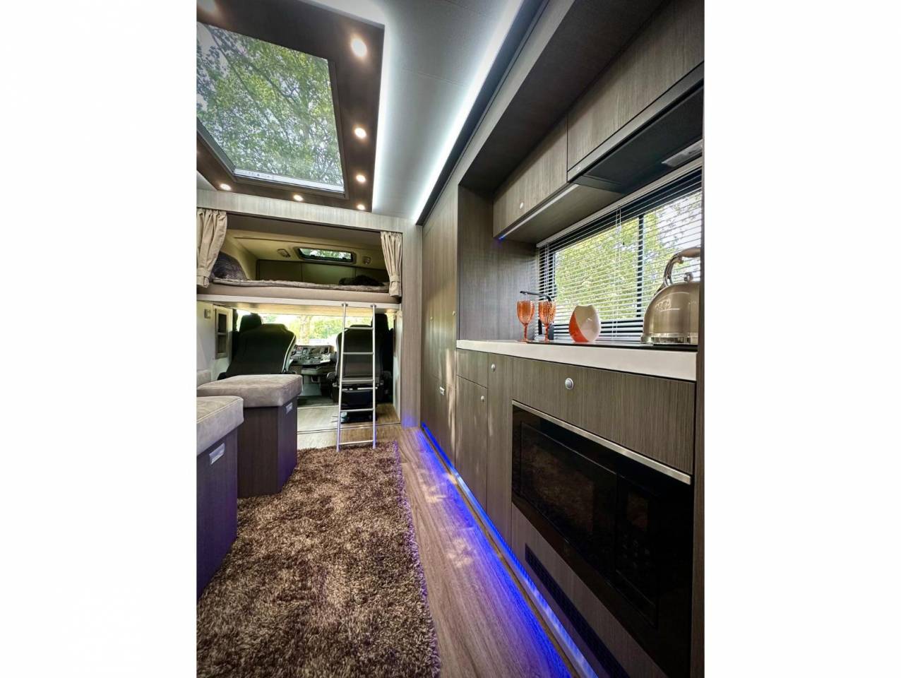 New build Scania Premium Luxury 26-tonne EQ-built horse