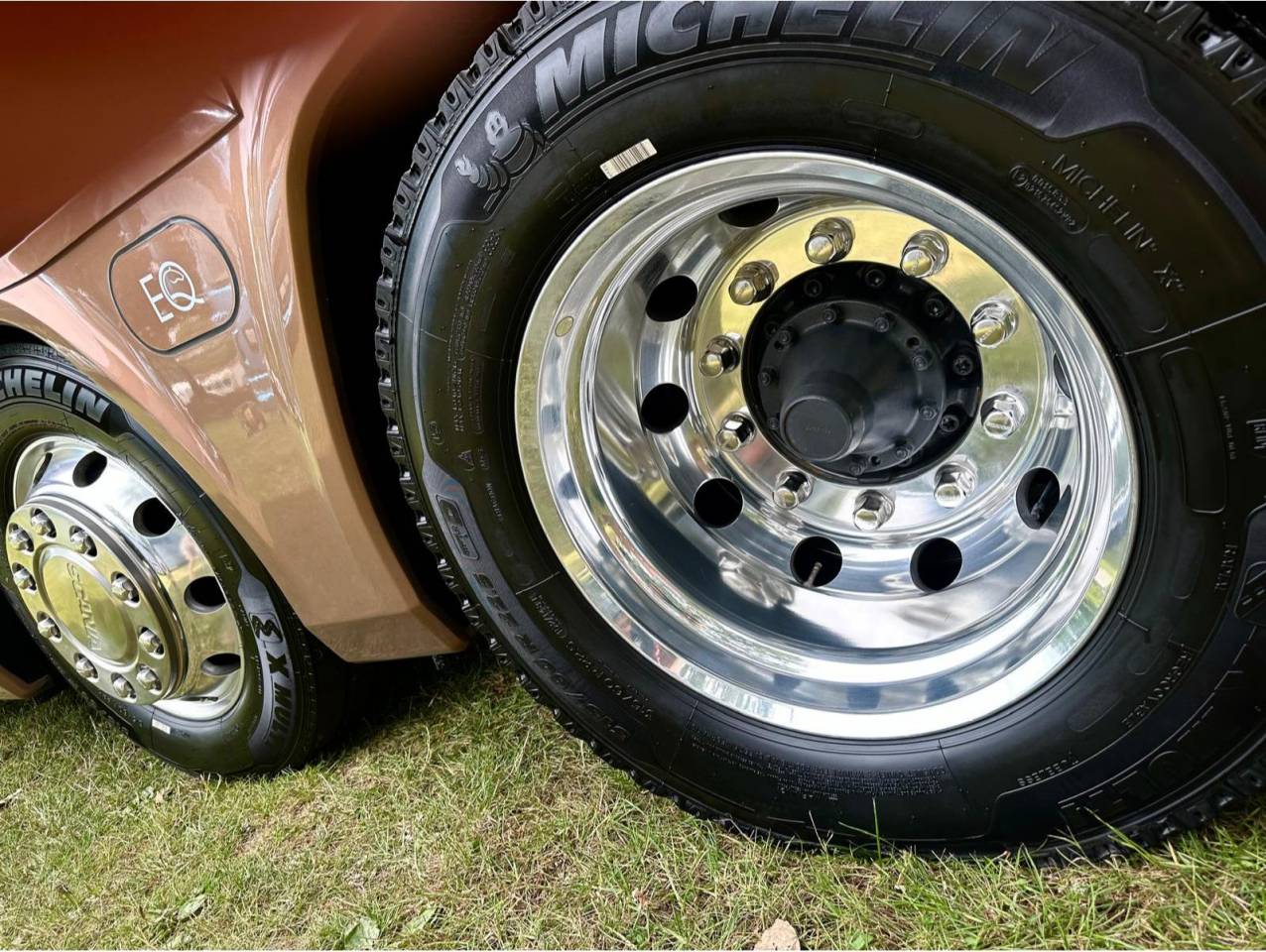 New build Scania Premium Luxury 26-tonne EQ-built horse