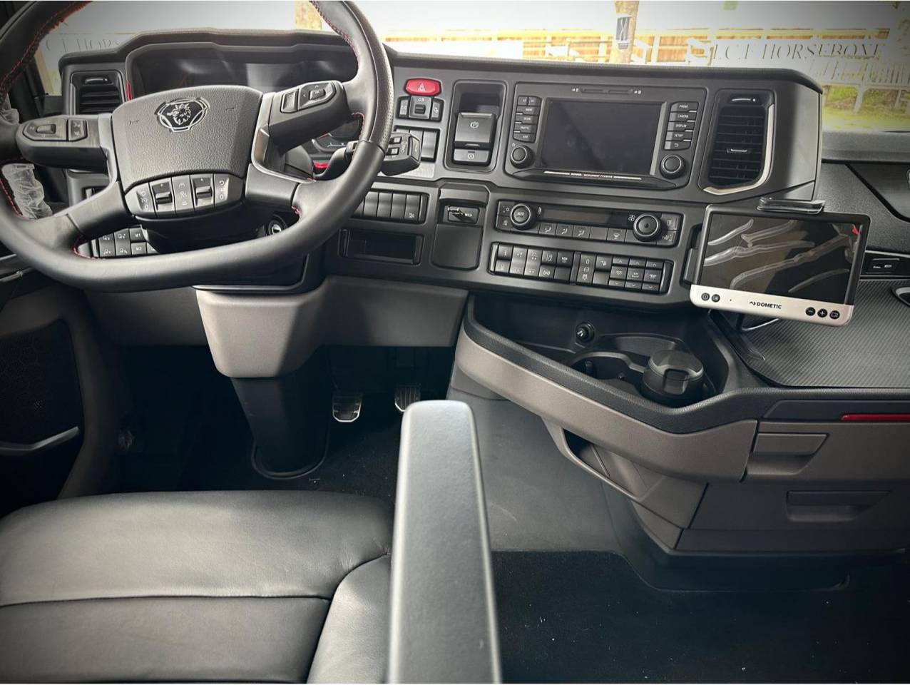 New build Scania Premium Luxury 26-tonne EQ-built horse