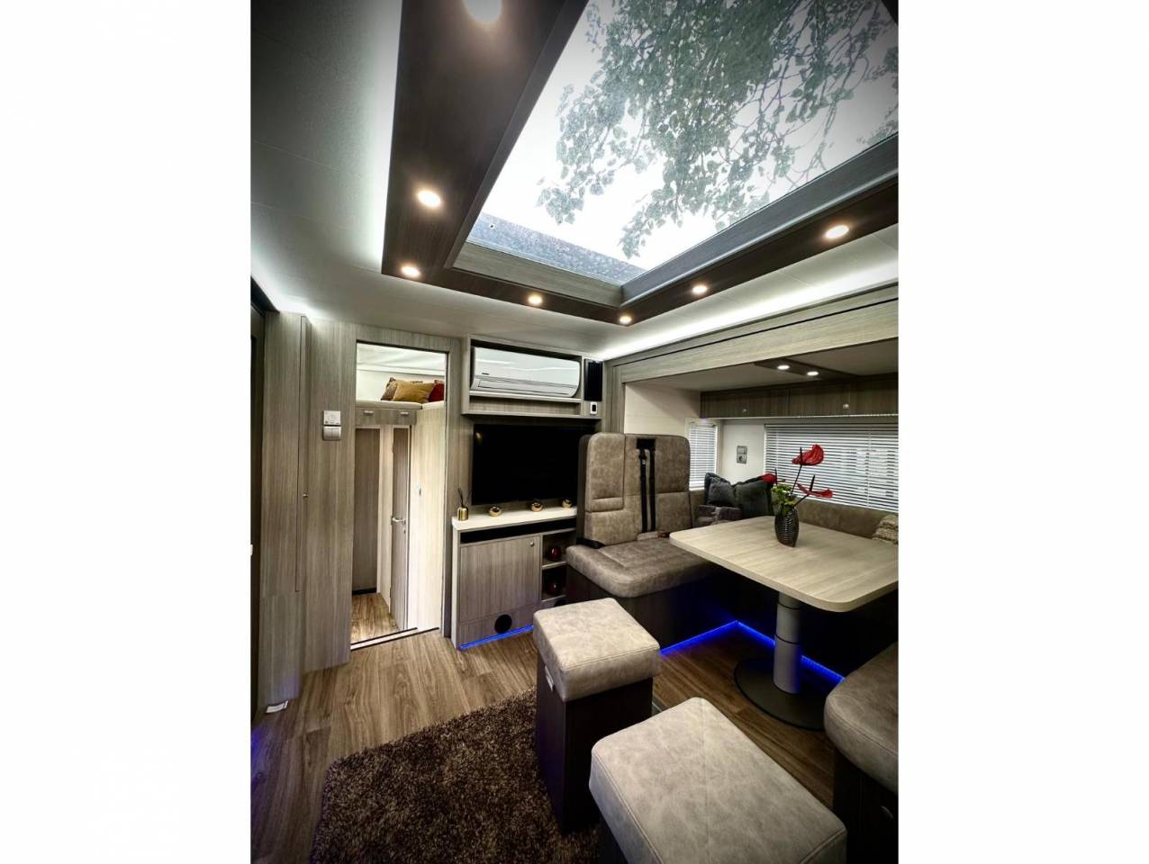 New build Scania Premium Luxury 26-tonne EQ-built horse