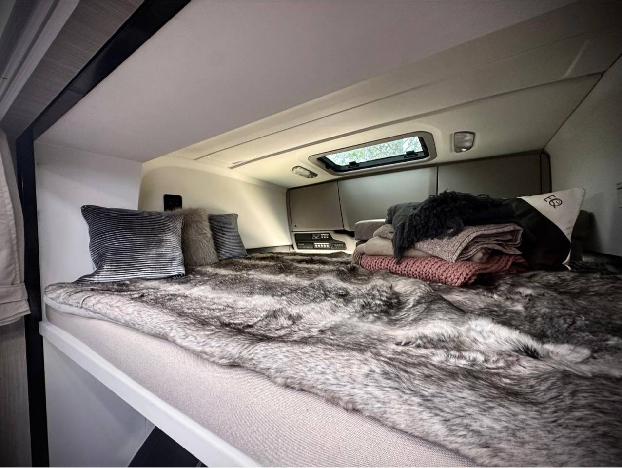 New build Scania Premium Luxury 26-tonne EQ-built horse