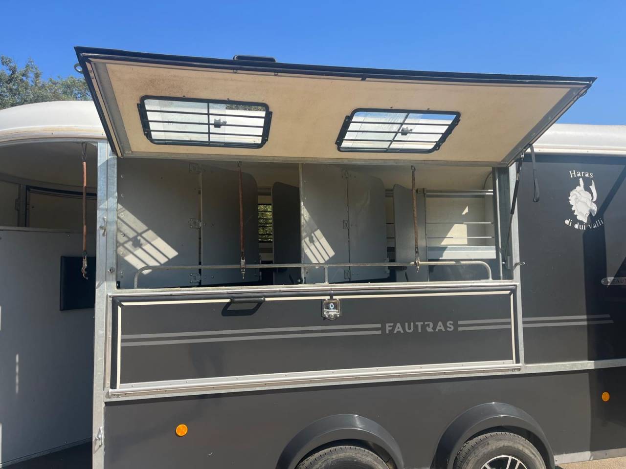 Horse trailer Fautras  3 Stalls 2024 Used