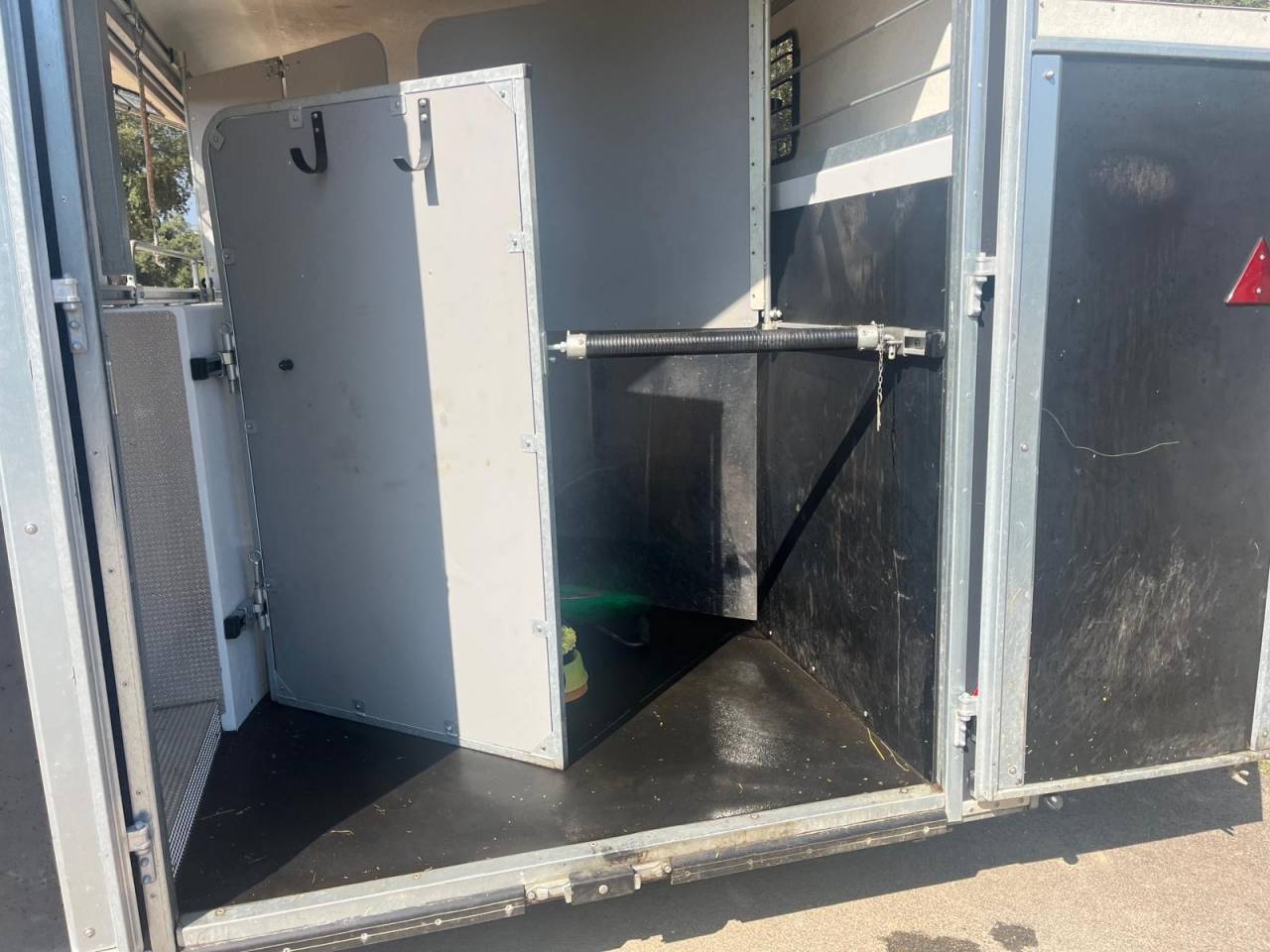 Horse trailer Fautras  3 Stalls 2024 Used