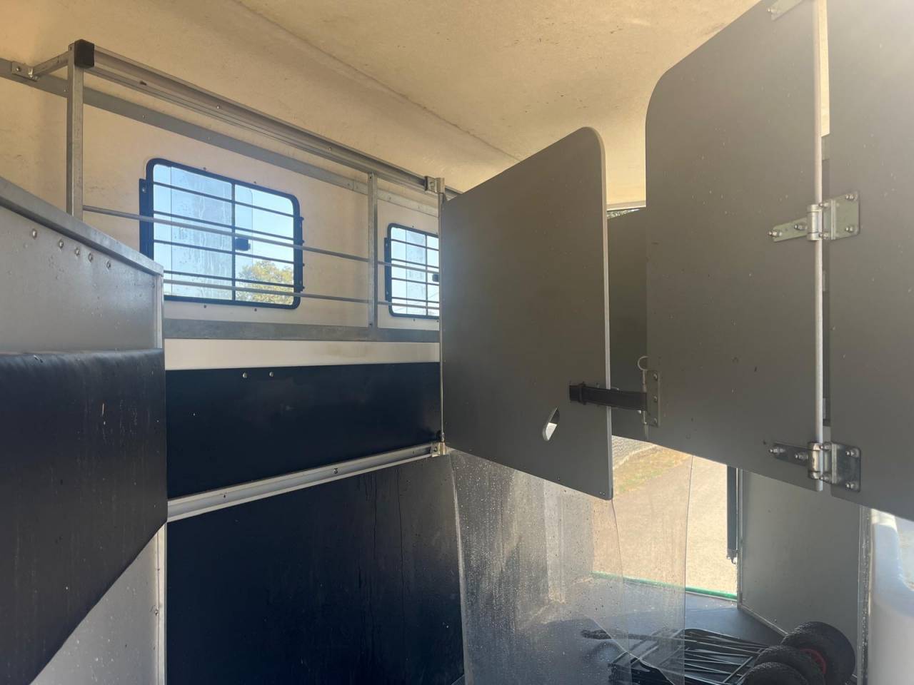 Horse trailer Fautras  3 Stalls 2024 Used