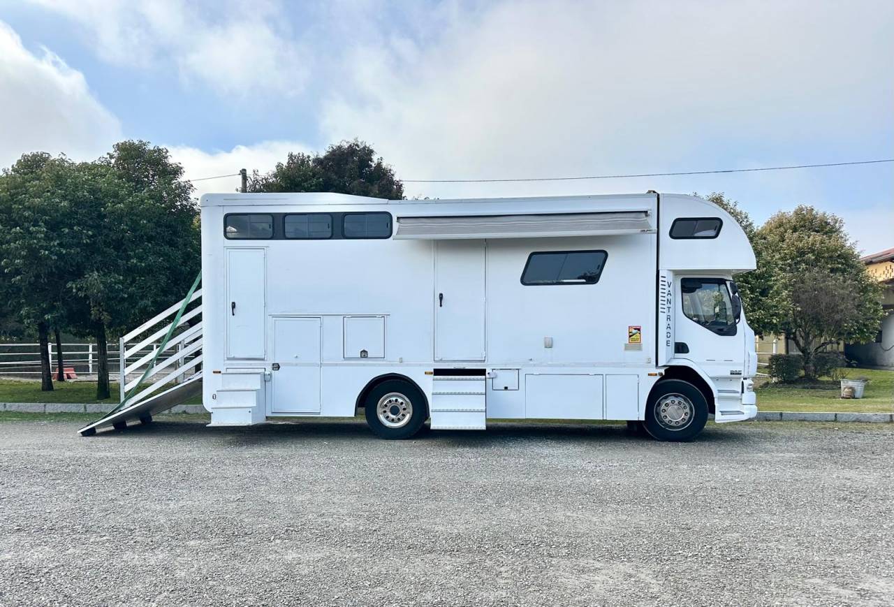 Horsebox NON-HGV Daf pop out  2003 Used