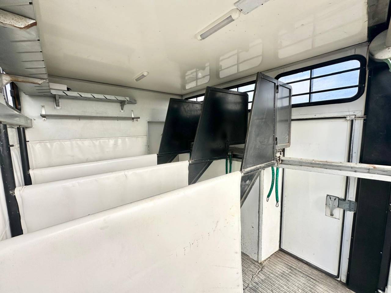 Horsebox NON-HGV Daf pop out  2003 Used