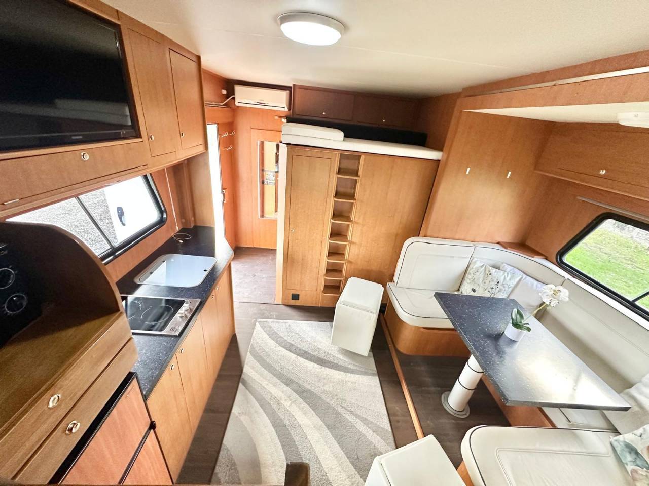 Horsebox NON-HGV Daf pop out  2003 Used