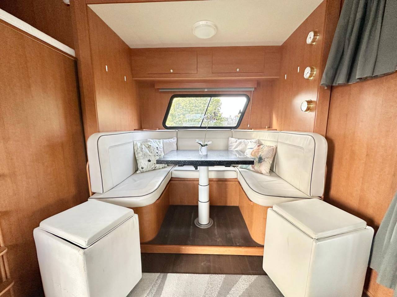 Horsebox NON-HGV Daf pop out  2003 Used