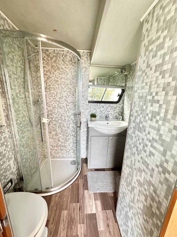 Horsebox NON-HGV Daf pop out  2003 Used