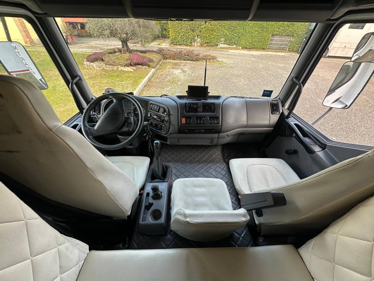 Horsebox NON-HGV Daf pop out  2003 Used