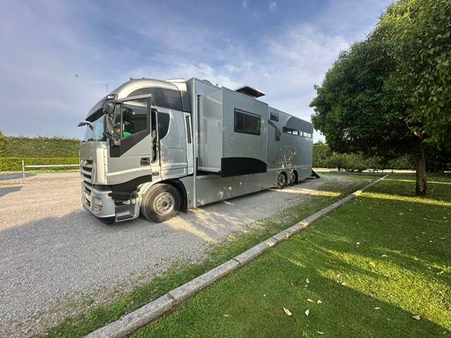 Horsebox NON-HGV Iveco pop et push out  2007 Used