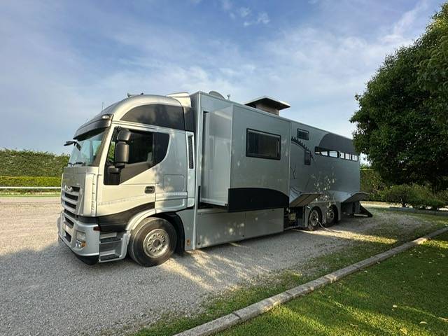 Horsebox NON-HGV Iveco pop et push out  2007 Used