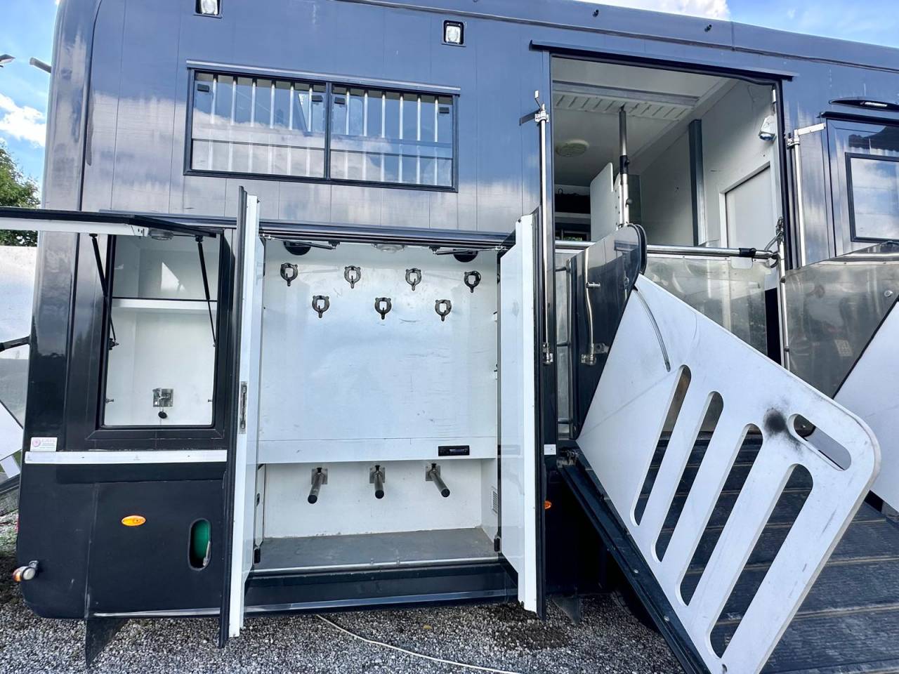 Horsebox NON-HGV Volvo pop out 2011 Used