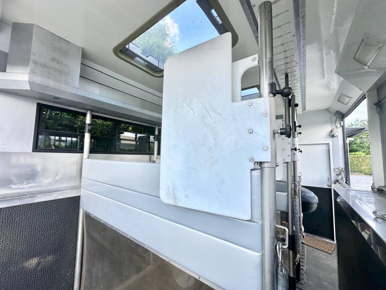 Horsebox NON-HGV Volvo pop out 2011 Used