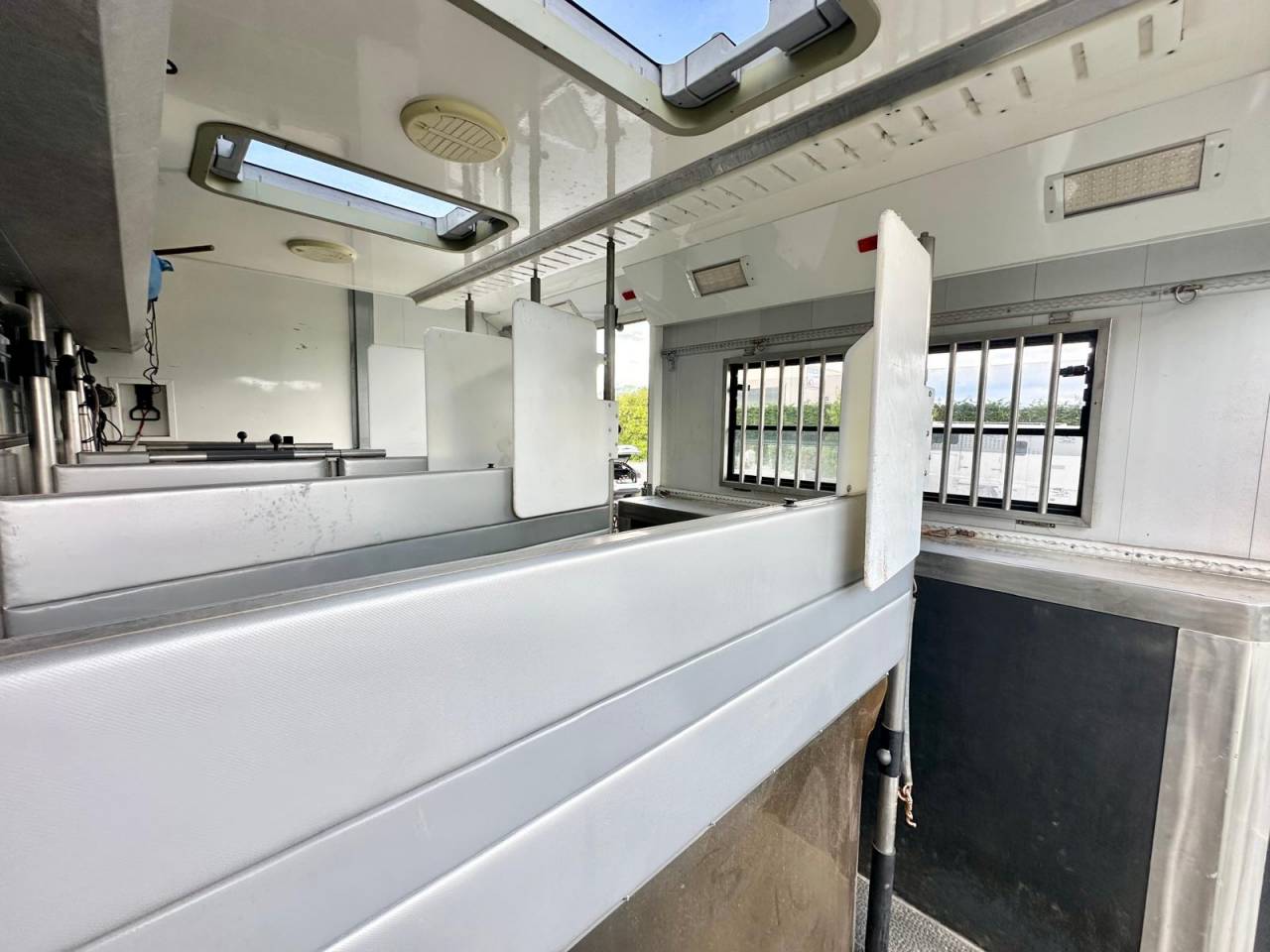Horsebox NON-HGV Volvo pop out 2011 Used