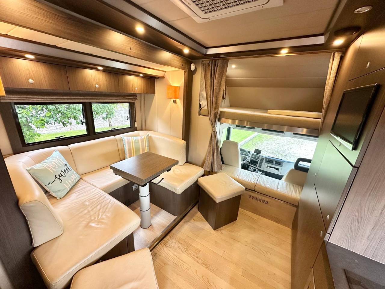 Horsebox NON-HGV Volvo pop out 2011 Used