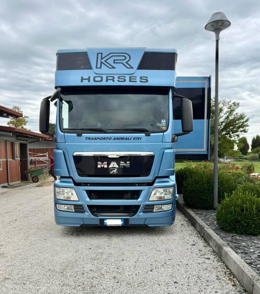 Horsebox NON-HGV Krismar pop et push out 2012 Used