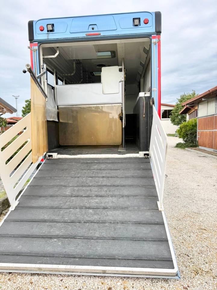 Horsebox NON-HGV Krismar pop et push out 2012 Used