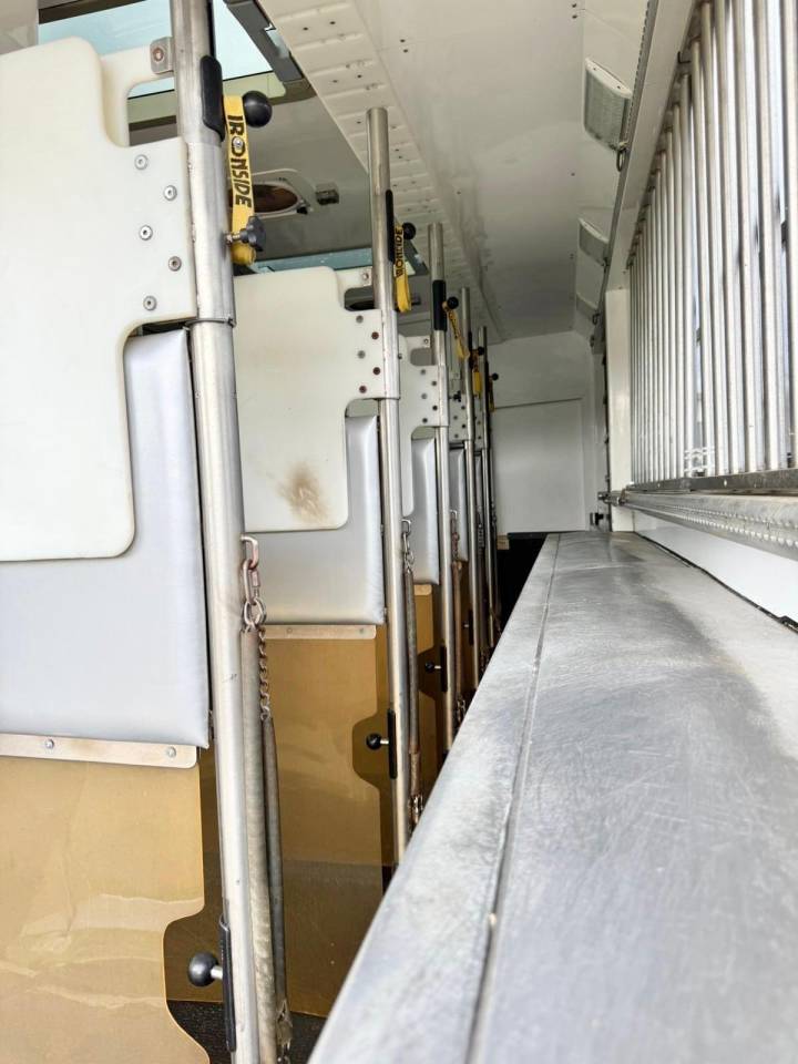 Horsebox NON-HGV Krismar pop et push out 2012 Used