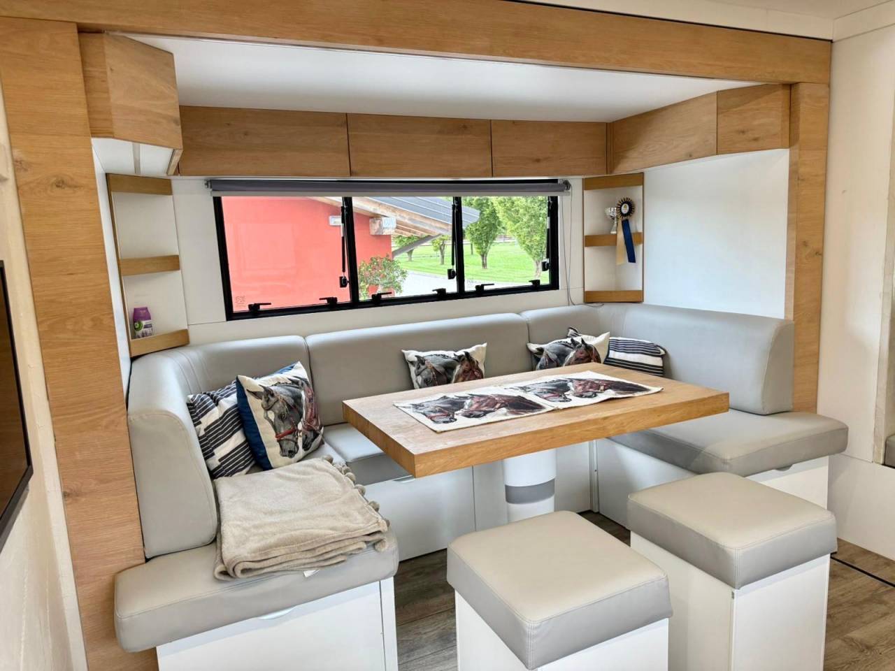 Horsebox NON-HGV Krismar pop et push out 2012 Used