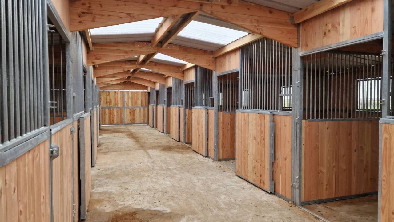 LCI-Cheval | Equestrian facilities > Horse barns