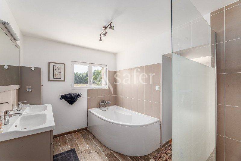 Other country property  Gironde