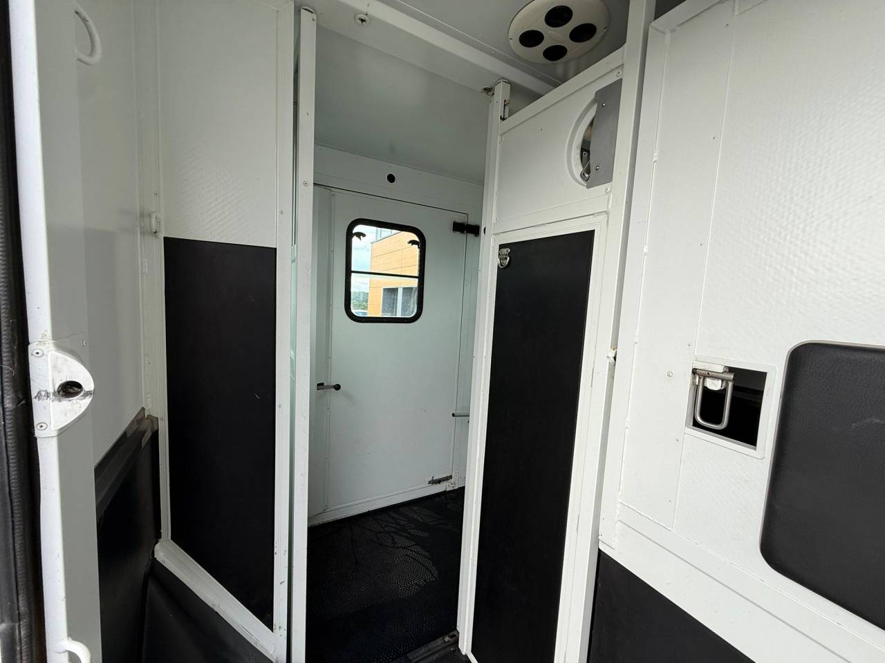 Horsebox HGV Theault PEUGEOT BOXER 150CH STALLE 2015 Used