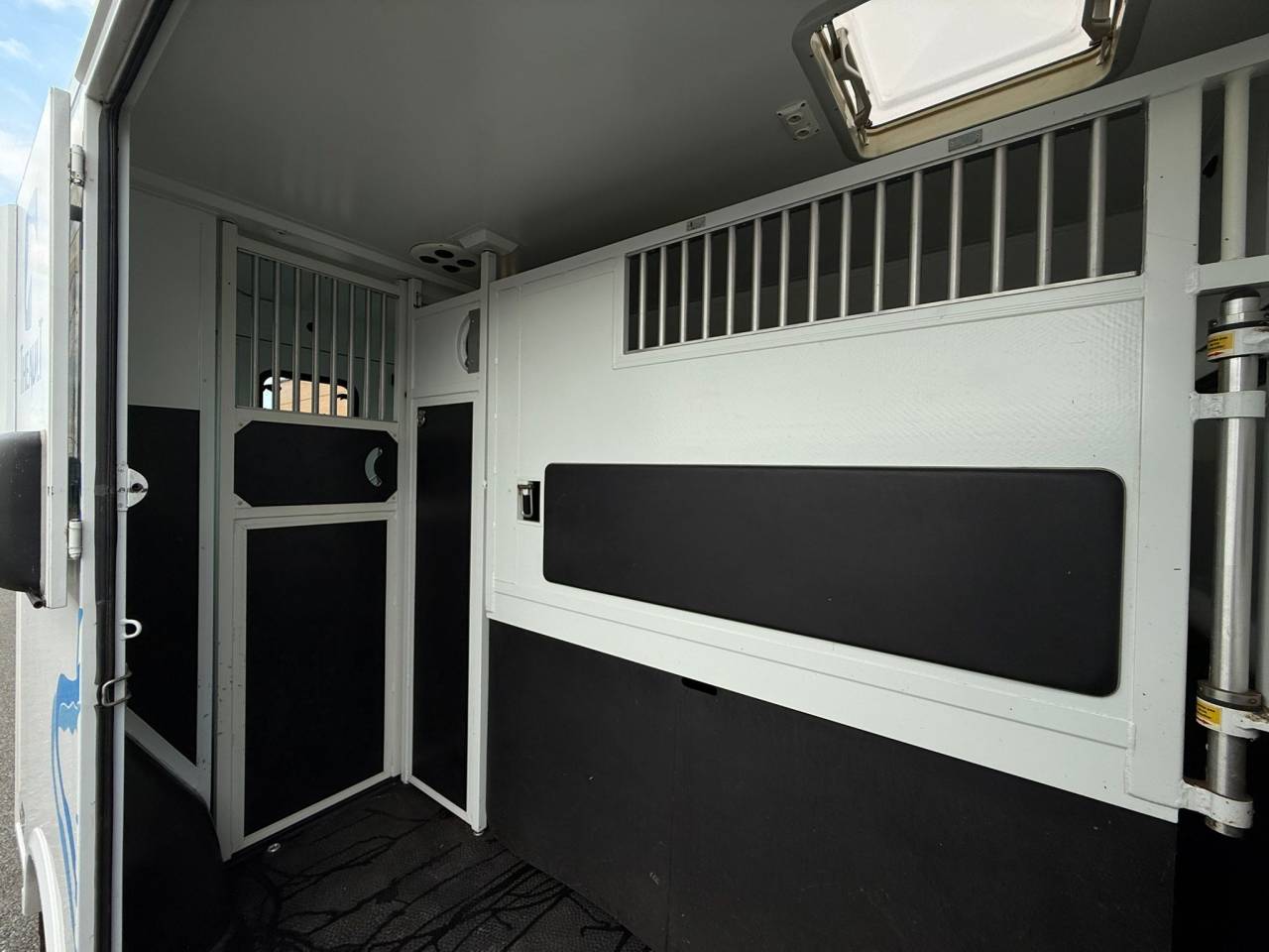 Horsebox HGV Theault PEUGEOT BOXER 150CH STALLE 2015 Used