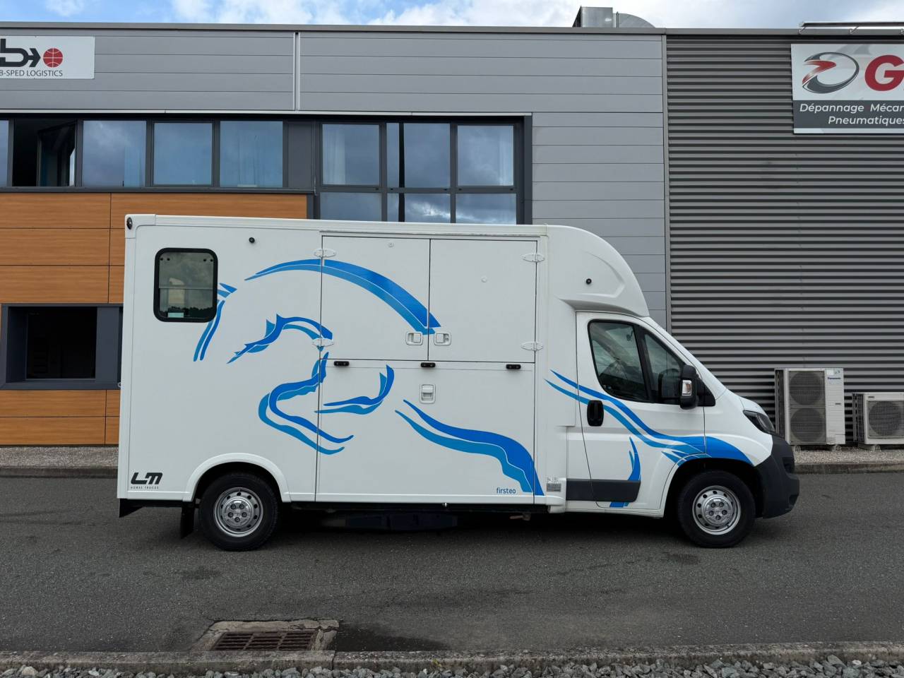 Horsebox HGV Theault PEUGEOT BOXER 150CH STALLE 2015 Used