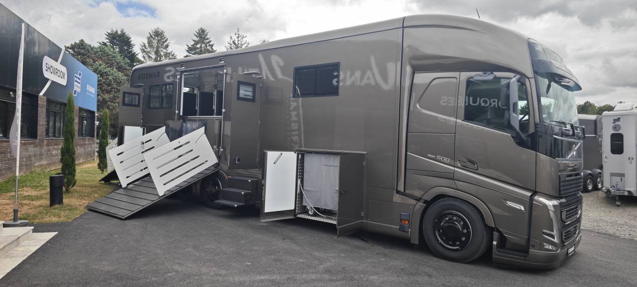 Horsebox NON-HGV Krismar Volvo FH500 6 chevaux gamme pro 2025 New