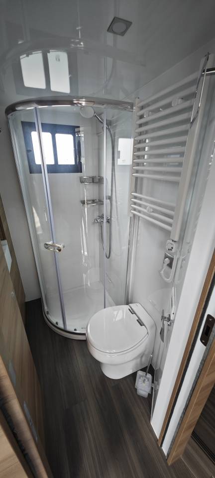 Horsebox NON-HGV Krismar Volvo FH500 6 chevaux gamme pro 2025 New