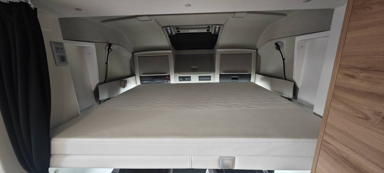 Horsebox NON-HGV Krismar Volvo FH500 6 chevaux gamme pro 2025 New