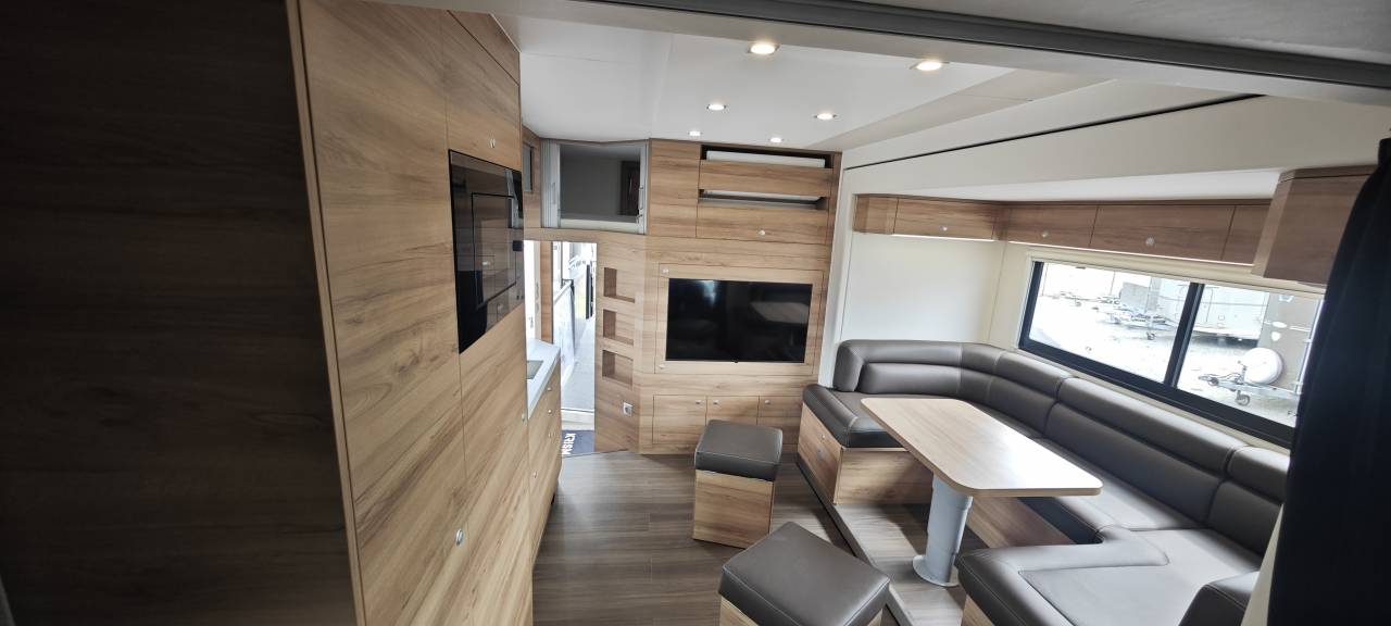 Horsebox NON-HGV Krismar Volvo FH500 6 chevaux gamme pro 2025 New