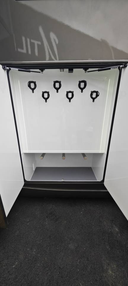 Horsebox NON-HGV Krismar Volvo FH500 6 chevaux gamme pro 2025 New