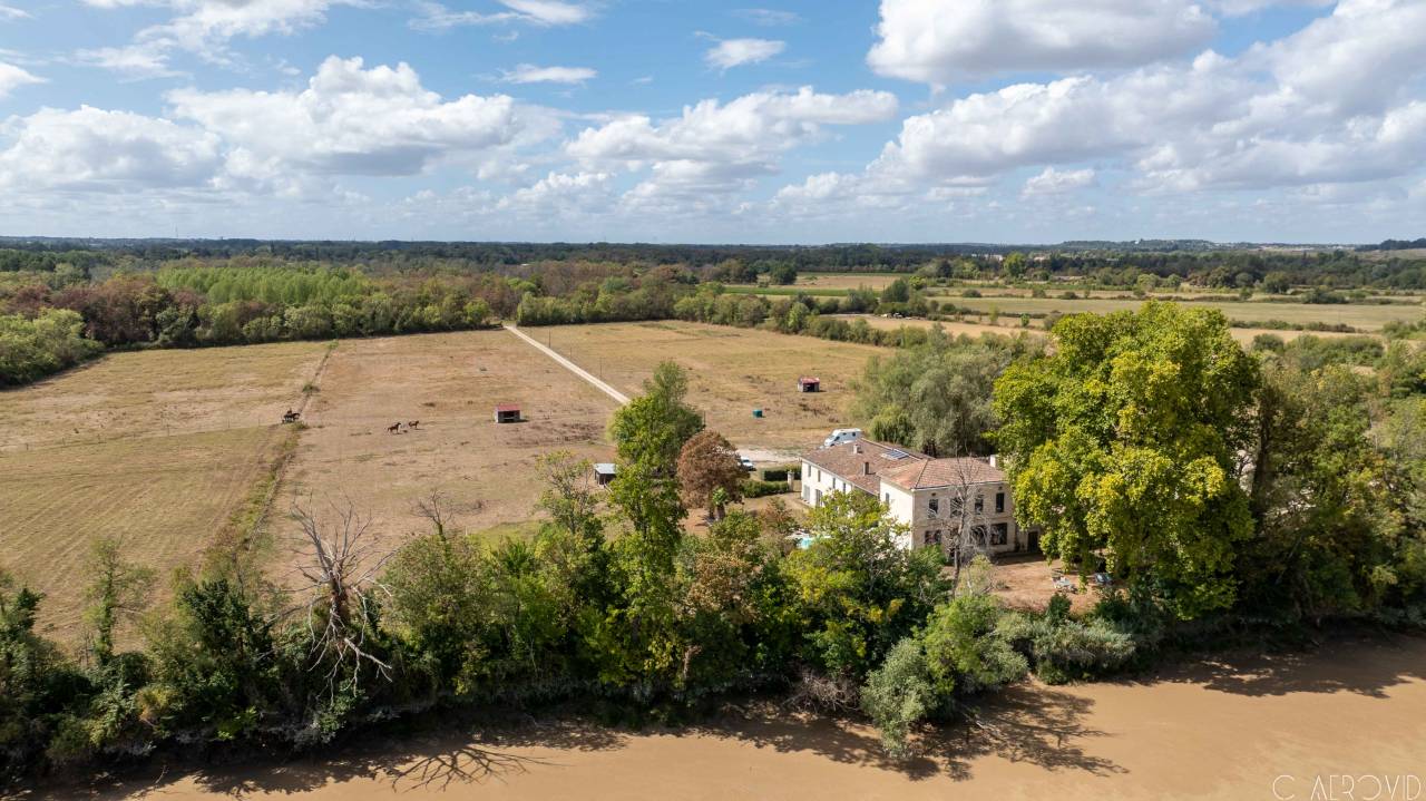 Equestrian property  Gironde