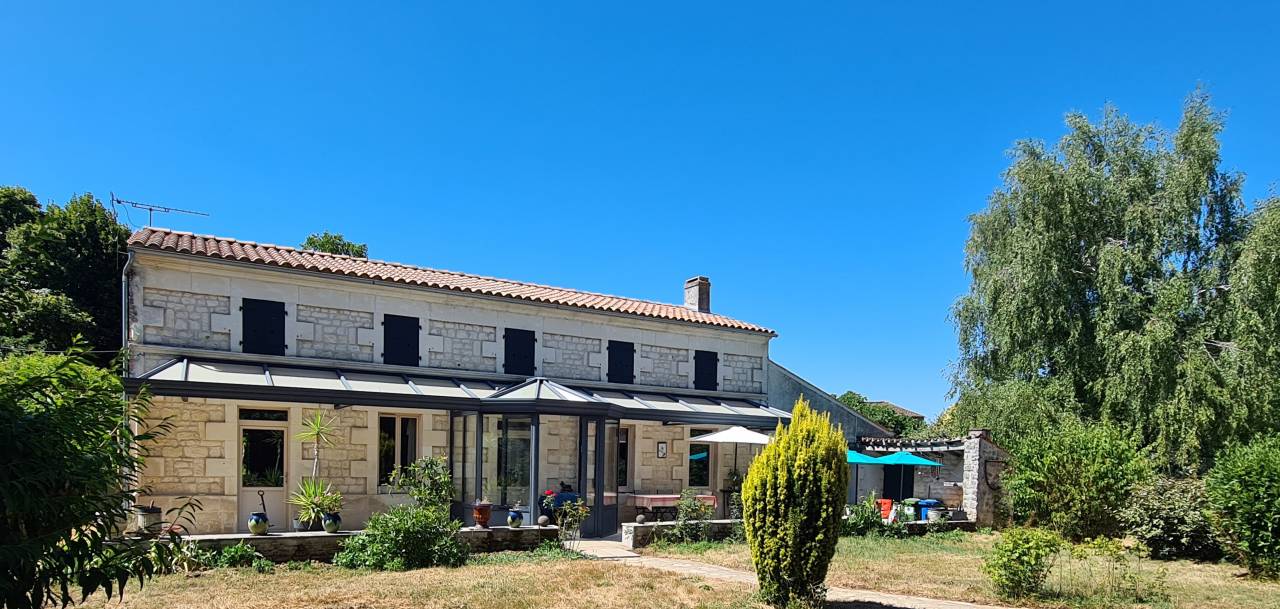 Luxurious equestrian property  Charente-Maritime