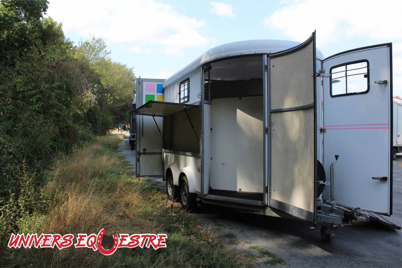 Horse trailer Fautras  2 Stalls 2021 Used