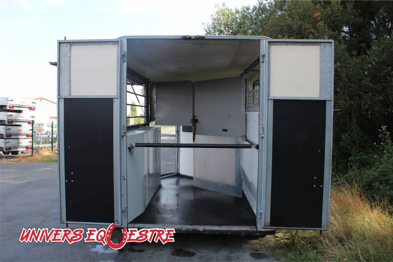 Horse trailer Fautras  2 Stalls 2021 Used