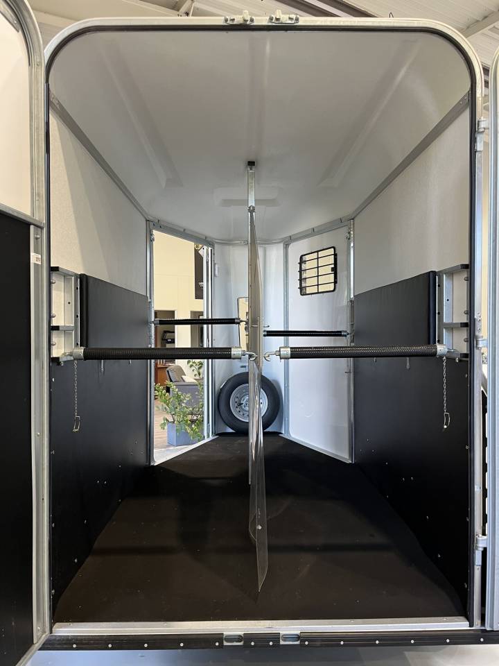 Horse trailer Fautras  2 Stalls 2025 New