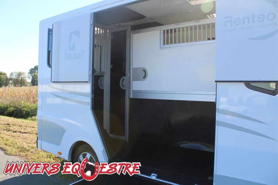 Horsebox HGV Renault  2023 Used