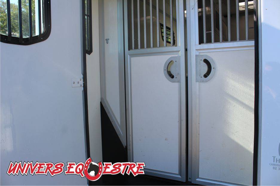 Horsebox HGV Renault  2023 Used