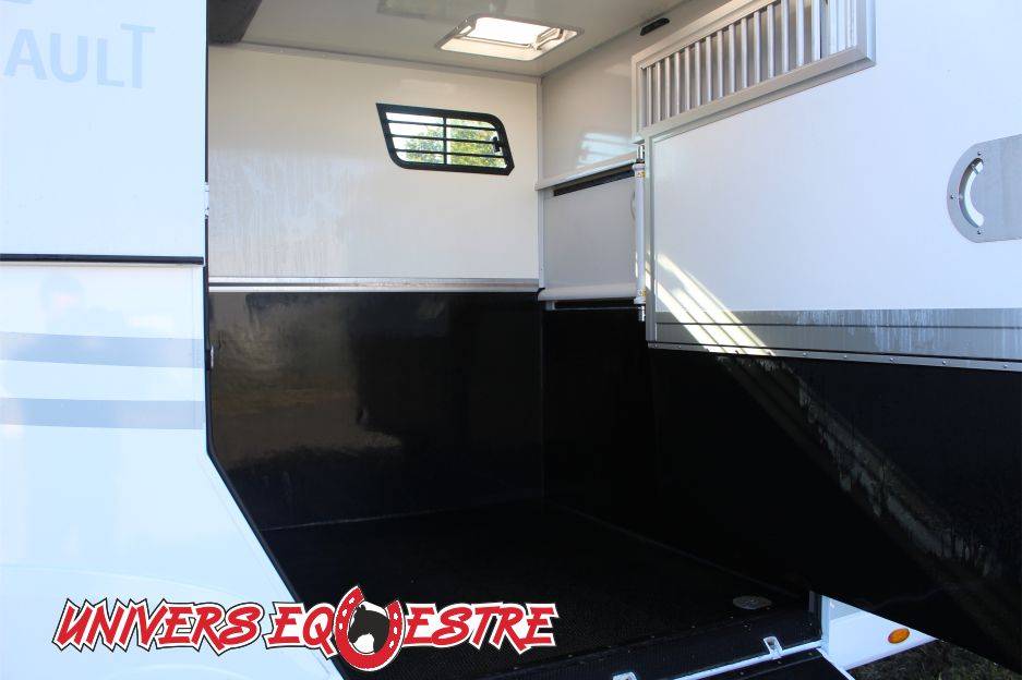 Horsebox HGV Renault  2023 Used