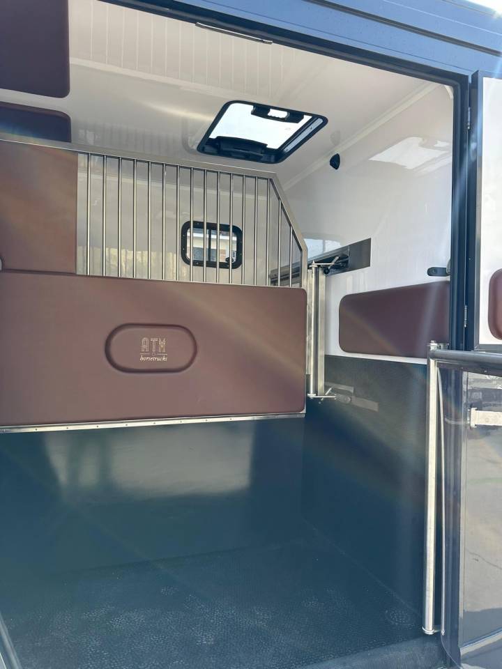 Horsebox HGV Renault Renault master 2024 New