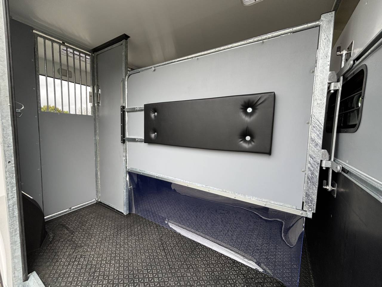 Horsebox HGV AP Petit Nissan interstar L3 2025 New